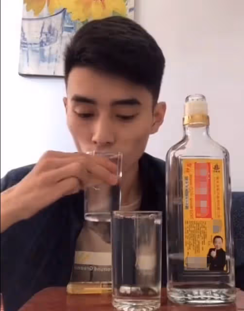 突發!歌手高雄因病去世,前一天還約好看演出,生前露面精神不錯