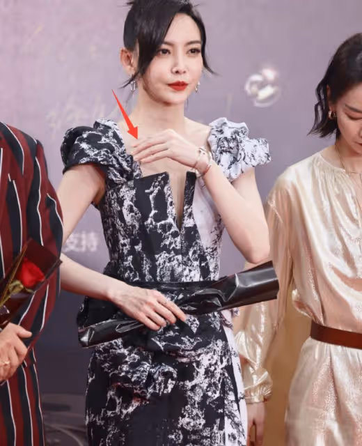 85花集體缺席微博之夜,但精彩不打折,清純女星集體放飛自我