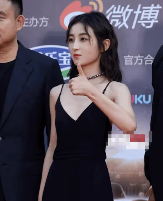 85花集體缺席微博之夜,但精彩不打折,清純女星集體放飛自我
