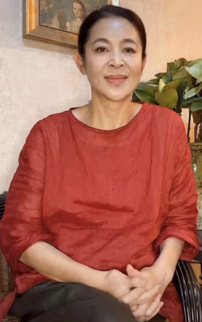 倪萍將演劉姥姥被指瘦脫相!下巴尖鼻孔外翻大變樣,說話疑大舌頭