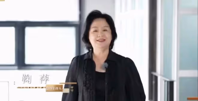 倪萍將演劉姥姥被指瘦脫相!下巴尖鼻孔外翻大變樣,說話疑大舌頭