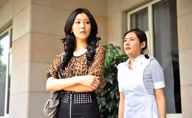 李彩樺疑戀小16歲鮮肉!主動緊摟肌肉猛男,男方被指敷衍不走心
