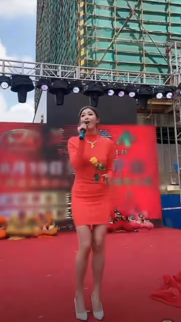 李彩樺疑戀小16歲鮮肉!主動緊摟肌肉猛男,男方被指敷衍不走心