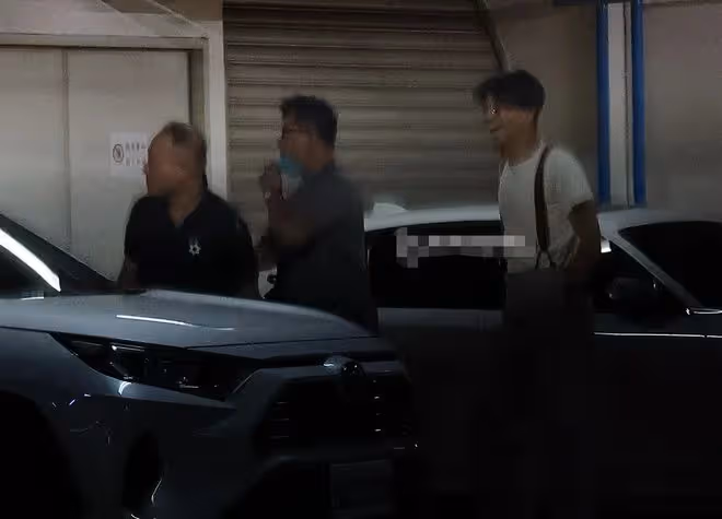 林志玲攜一家四口罕現身!瘦得驚人腿上淤青矚目,1歲兒子首露面