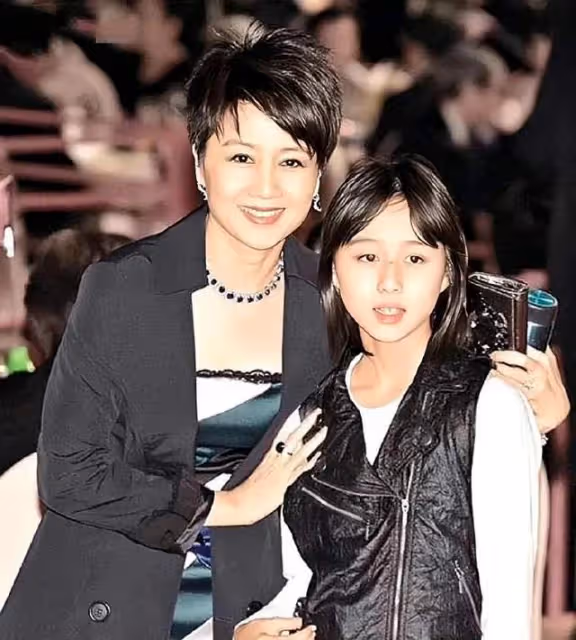 賭王幼女去清華附小當老師，曾被傳是利智的孩子，難怪賭王偏愛她