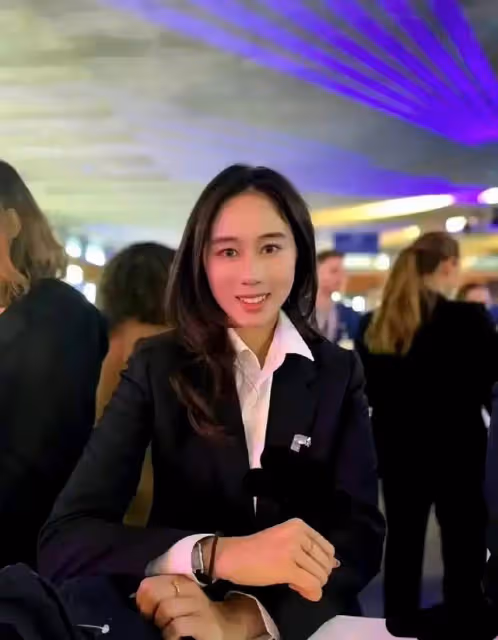 賭王幼女去清華附小當老師，曾被傳是利智的孩子，難怪賭王偏愛她