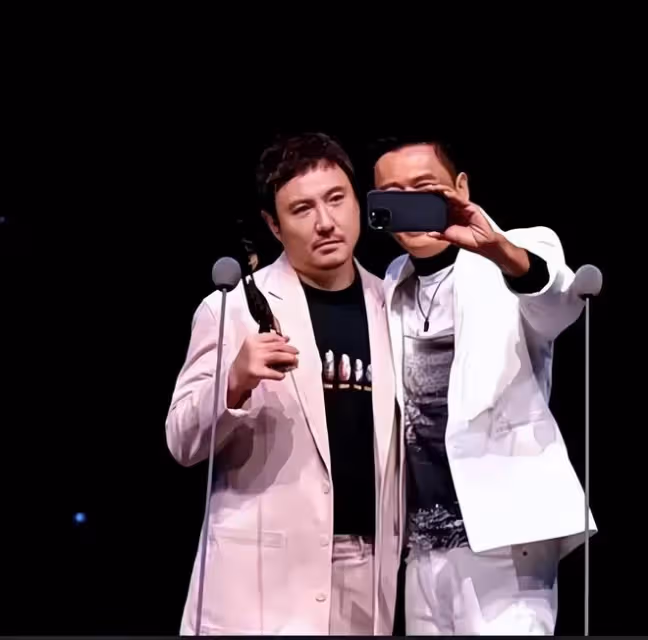 上海這一夜:周潤發沈騰相逢恨晚聊嗨了,大鵬王一博自帶笑料
