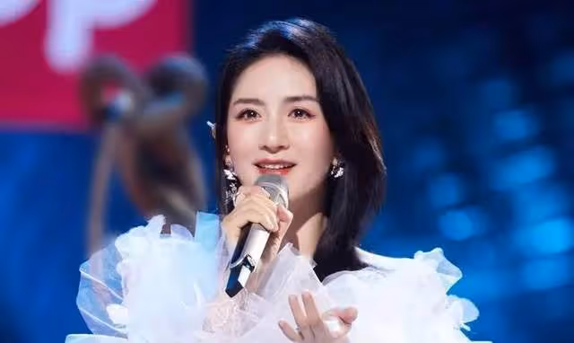 何炅的離開，《浪姐》觀眾的討伐，謝娜的虛假好人緣早被撕開了