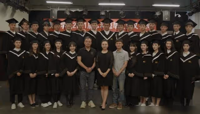 王俊凱與王子奇:北電同窗情緣!一張畢業合照揭開了他們的秘密!
