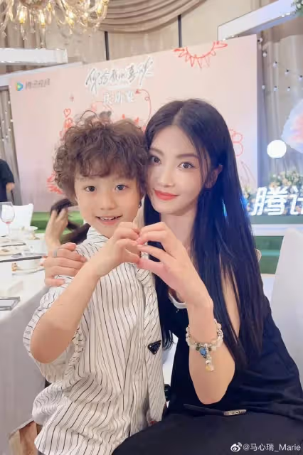 《你給我的喜歡》慶功宴,王子奇王玉雯同框秀恩愛,女配美爆