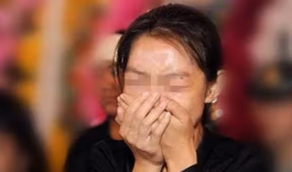 生完女兒坐月子 「婆婆竟給我吃剩飯」我生氣全倒進垃圾桶 隨後「推開廚房門」瞬間淚如雨下！