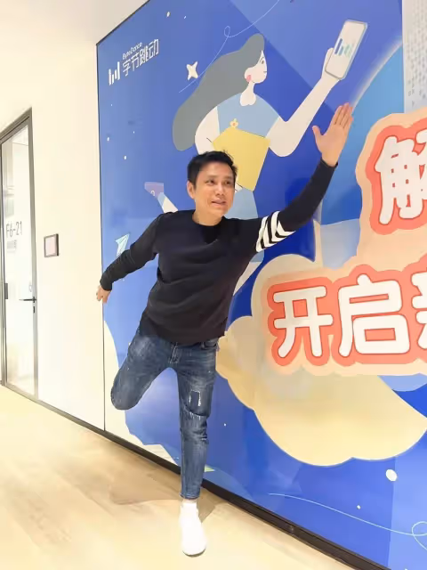 曾是吳宗憲徒弟!主持男星「消失8年突報喜」:54歲當爸了 曬甜蜜三口照「轉行一躍變總裁」