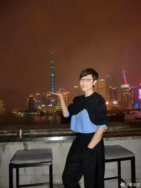 香港知名女星拍新劇被指教壞小孩,曾因介入三角戀,想過寫遺書