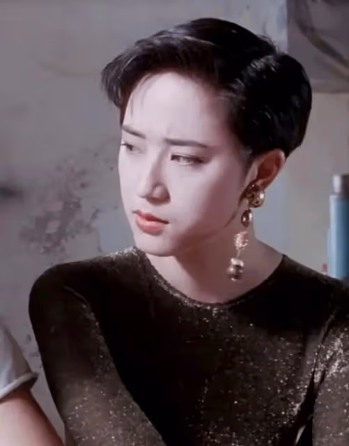 香港知名女星拍新劇被指教壞小孩,曾因介入三角戀,想過寫遺書