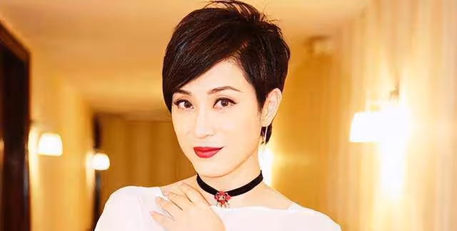 香港知名女星拍新劇被指教壞小孩,曾因介入三角戀,想過寫遺書