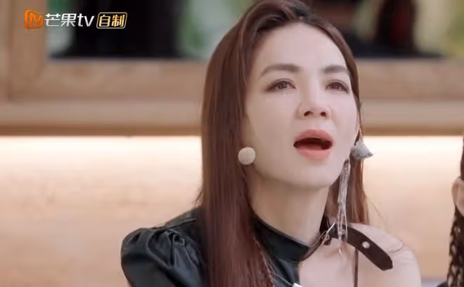 徐懷鈺已成姐姐們的新團寵,主動擁抱賈靜雯,噘嘴撒嬌自信心爆棚