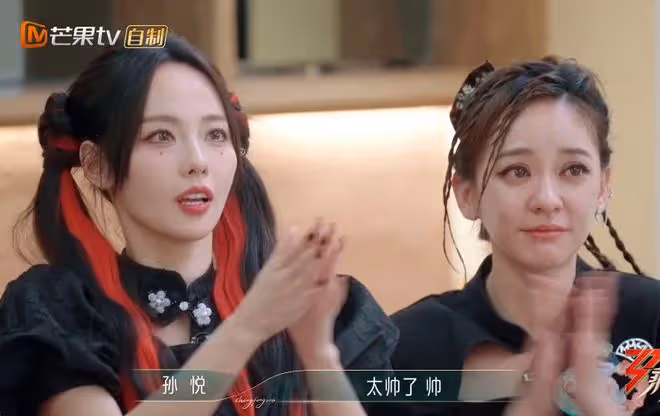 徐懷鈺已成姐姐們的新團寵,主動擁抱賈靜雯,噘嘴撒嬌自信心爆棚