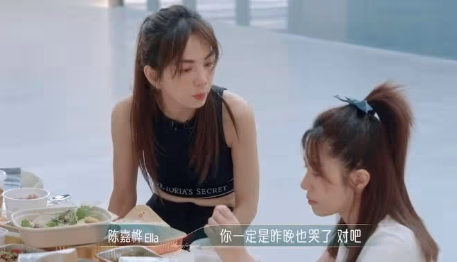 徐懷鈺已成姐姐們的新團寵,主動擁抱賈靜雯,噘嘴撒嬌自信心爆棚