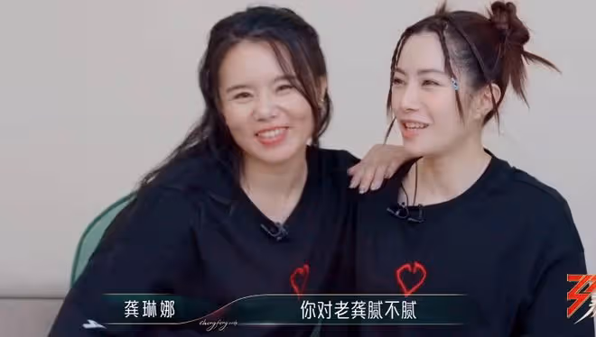 徐懷鈺已成姐姐們的新團寵,主動擁抱賈靜雯,噘嘴撒嬌自信心爆棚