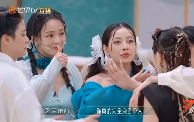 徐懷鈺已成姐姐們的新團寵,主動擁抱賈靜雯,噘嘴撒嬌自信心爆棚