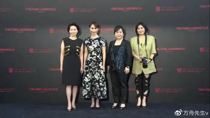 賭王家族大合影！何猷君緊牽奚夢瑤，63歲四太和60歲繼女何超瓊罕同框