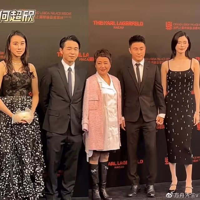 賭王家族大合影！何猷君緊牽奚夢瑤，63歲四太和60歲繼女何超瓊罕同框