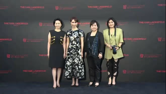 賭王家族大合影!何猷君緊牽奚夢瑤,63歲四太和60歲何超瓊罕同框