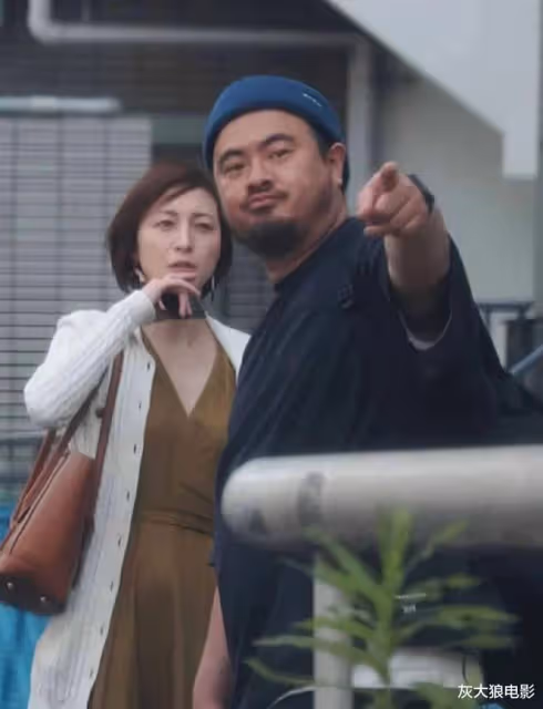 日本熟女影星被爆出軌,對象竟是個胖廚子?