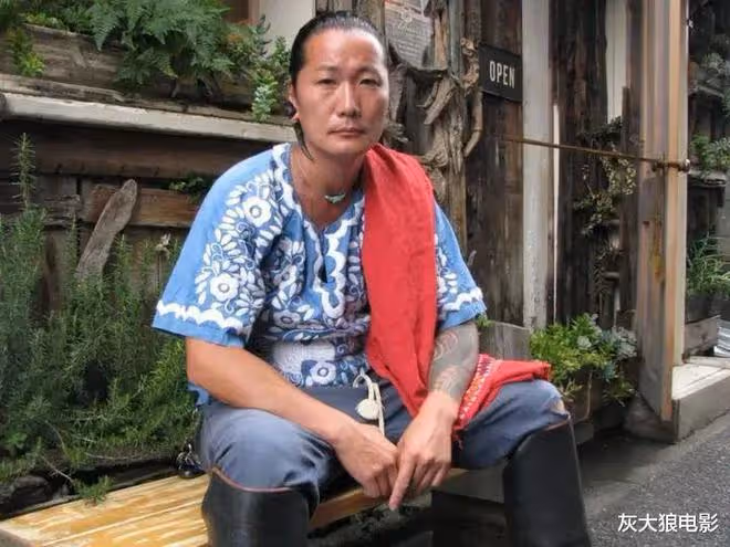 日本熟女影星被爆出軌,對象竟是個胖廚子?