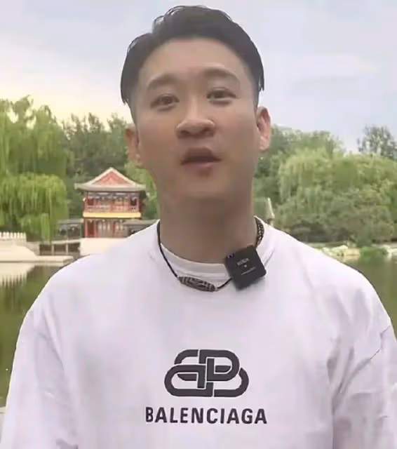 曹雲金:可能要放大招了,直播間請好友話話家常,算是打的懷舊牌