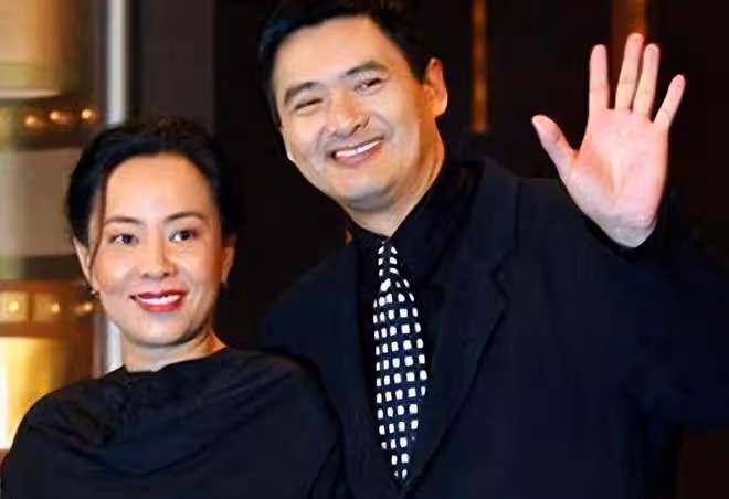 周潤發攜富婆妻子走紅毯,64歲發嫂身材苗條氣質好,無兒女仍恩愛