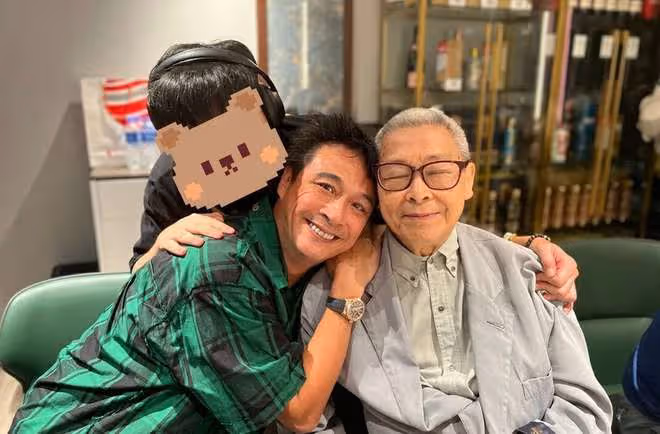吳鎮宇父子探望劉兆銘,91歲老戲骨滿頭白髮精神好,稱仍想再演戲