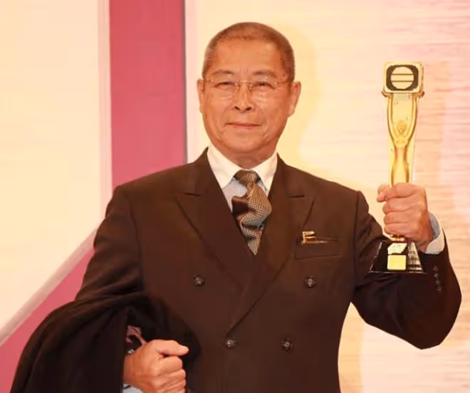 吳鎮宇父子探望劉兆銘,91歲老戲骨滿頭白髮精神好,稱仍想再演戲