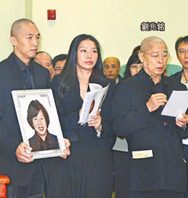 吳鎮宇父子探望劉兆銘,91歲老戲骨滿頭白髮精神好,稱仍想再演戲