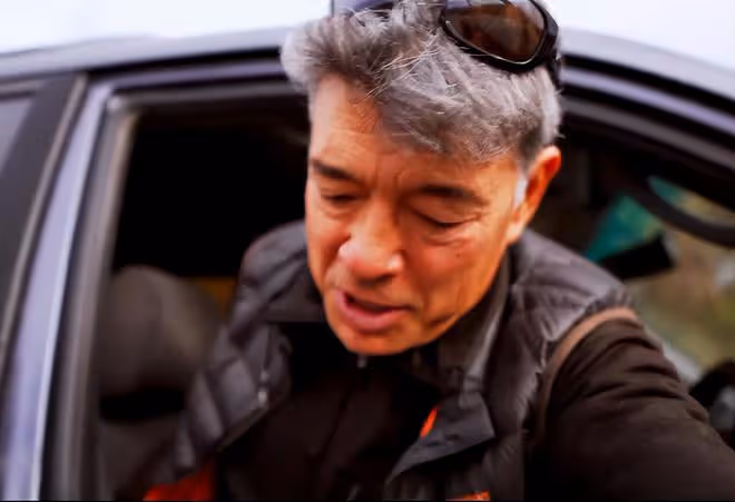 王敏德3兄弟近照曝光!大哥肚腩搶鏡三弟滿頭白髮,二哥仍有型