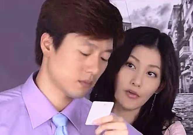 39歲富婆李彩樺戀情曝光!與壯男摟抱很甜蜜,男方被曝是健身教練