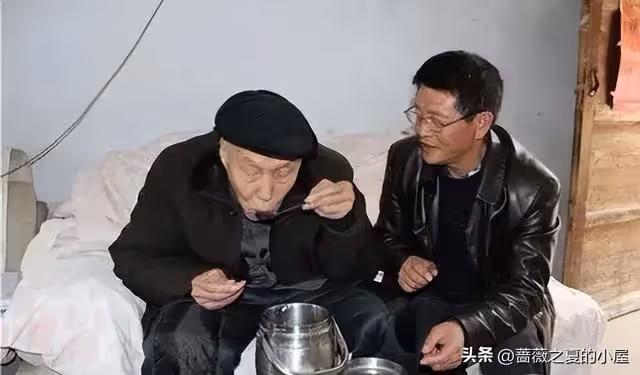 兒子買房我出30萬,他結婚卻沒邀請我,3年後兒子登門,我醒悟了