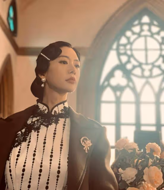 亞洲第一美女克拉拉禮裙大開衩，秀出一雙美腿，神秘老公從不露面