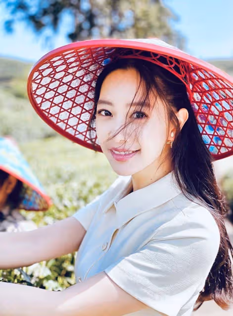 亞洲第一美女克拉拉禮裙大開衩，秀出一雙美腿，神秘老公從不露面