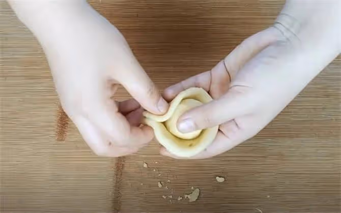 糖餅做法,不用烤箱不用豬油,皮酥層次多,小孩子最喜歡吃了