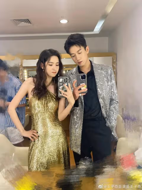 王子奇、王玉雯首次同框走紅毯，三搭的默契！