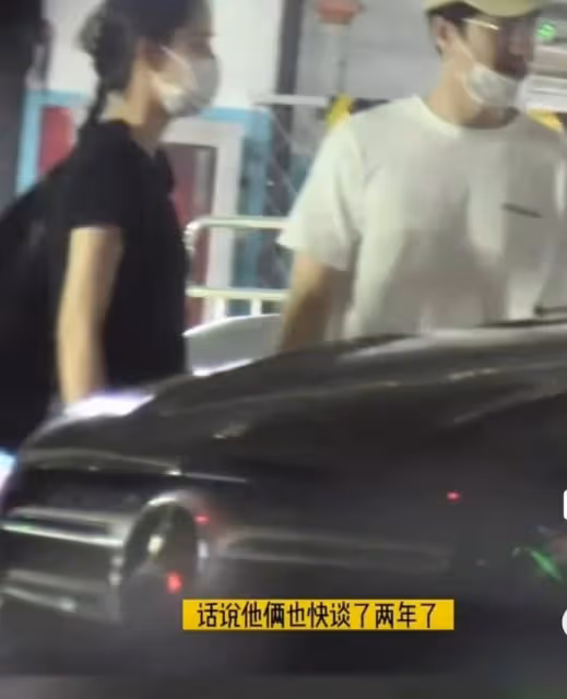 王子奇、王玉雯首次同框走紅毯，三搭的默契！