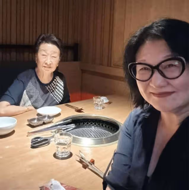 知名主持人方太罕露面,身材消瘦眼睛浮腫,病痛纏身暫緩移居國外