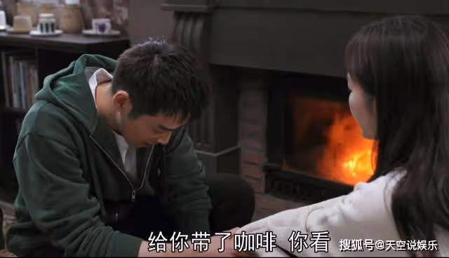 《熟年》大熱天還燒壁爐?倪偉貞的小資生活,離不開火焰的襯托