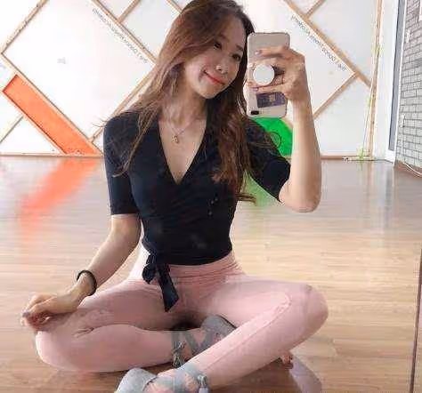 經典的時尚褲,穿出女性曼妙的身姿,輕鬆展現出迷人的魅力