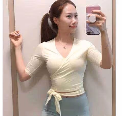 經典的時尚褲,穿出女性曼妙的身姿,輕鬆展現出迷人的魅力