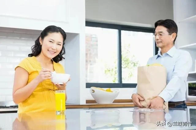 侄子結婚買房，我借給35萬，第二天，弟弟打來電話，說錢不還我了