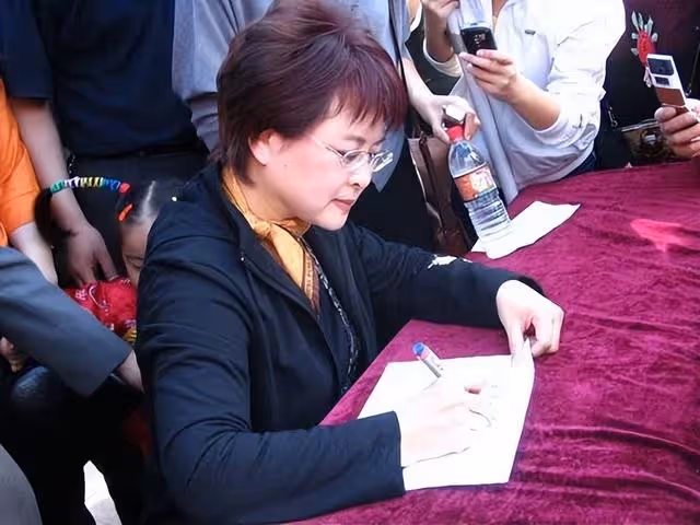 退休不到半年!55歲名主持離世「留26字遺言」惹鼻酸 生前「開節目救老百姓」卻罹腸癌晚期