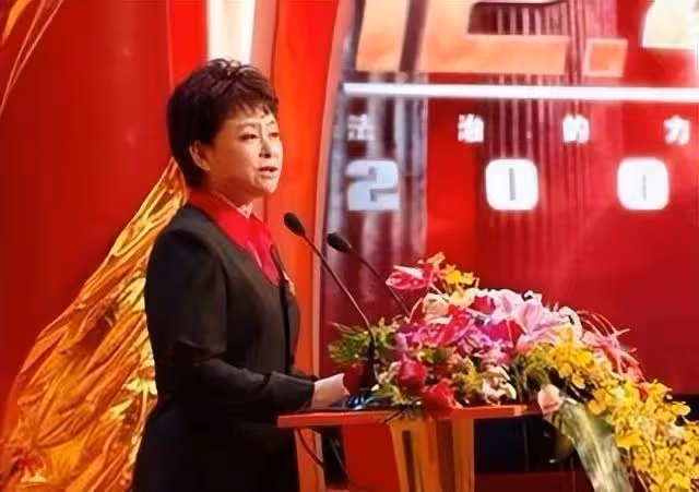 退休不到半年!55歲名主持離世「留26字遺言」惹鼻酸 生前「開節目救老百姓」卻罹腸癌晚期