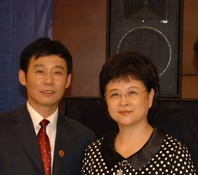 退休不到半年!55歲名主持離世「留26字遺言」惹鼻酸 生前「開節目救老百姓」卻罹腸癌晚期